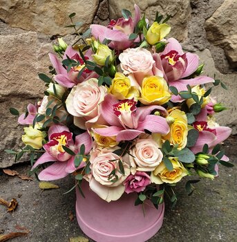 Orhideju, rožu kompozīcija